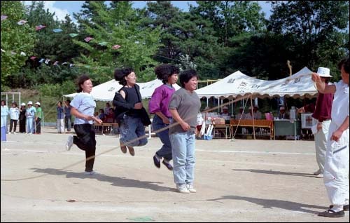 12년전 활초초등학교 가을운동회. 다 낯익은 얼굴들이다. 잘 살고 있는지 궁금하다. 